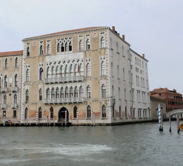facciata-ca-foscari-vista-canal-grande-2_595.jpg