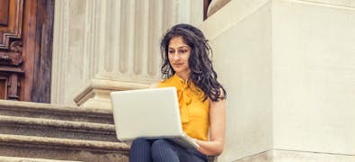 How to Decide on an Online Law Degree from the U.S. or the U.K. to Study in 2023