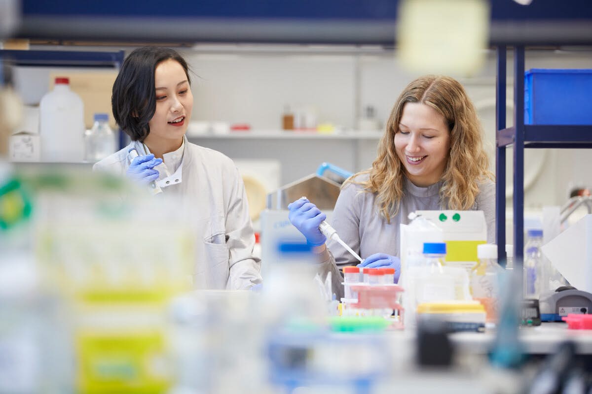 Students in Life Sciences laboratory
