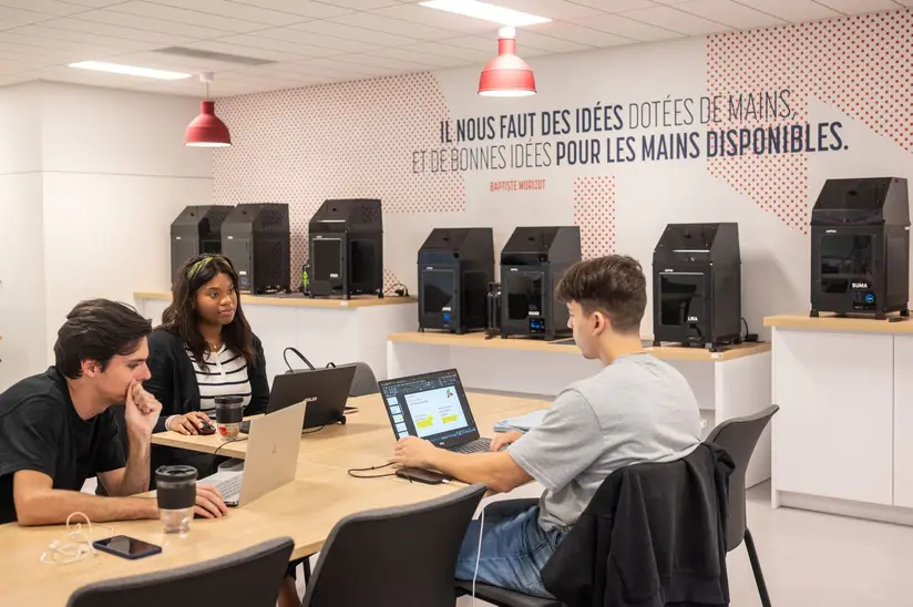 emlyon business school - Inside the makers' lab