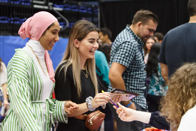 270718