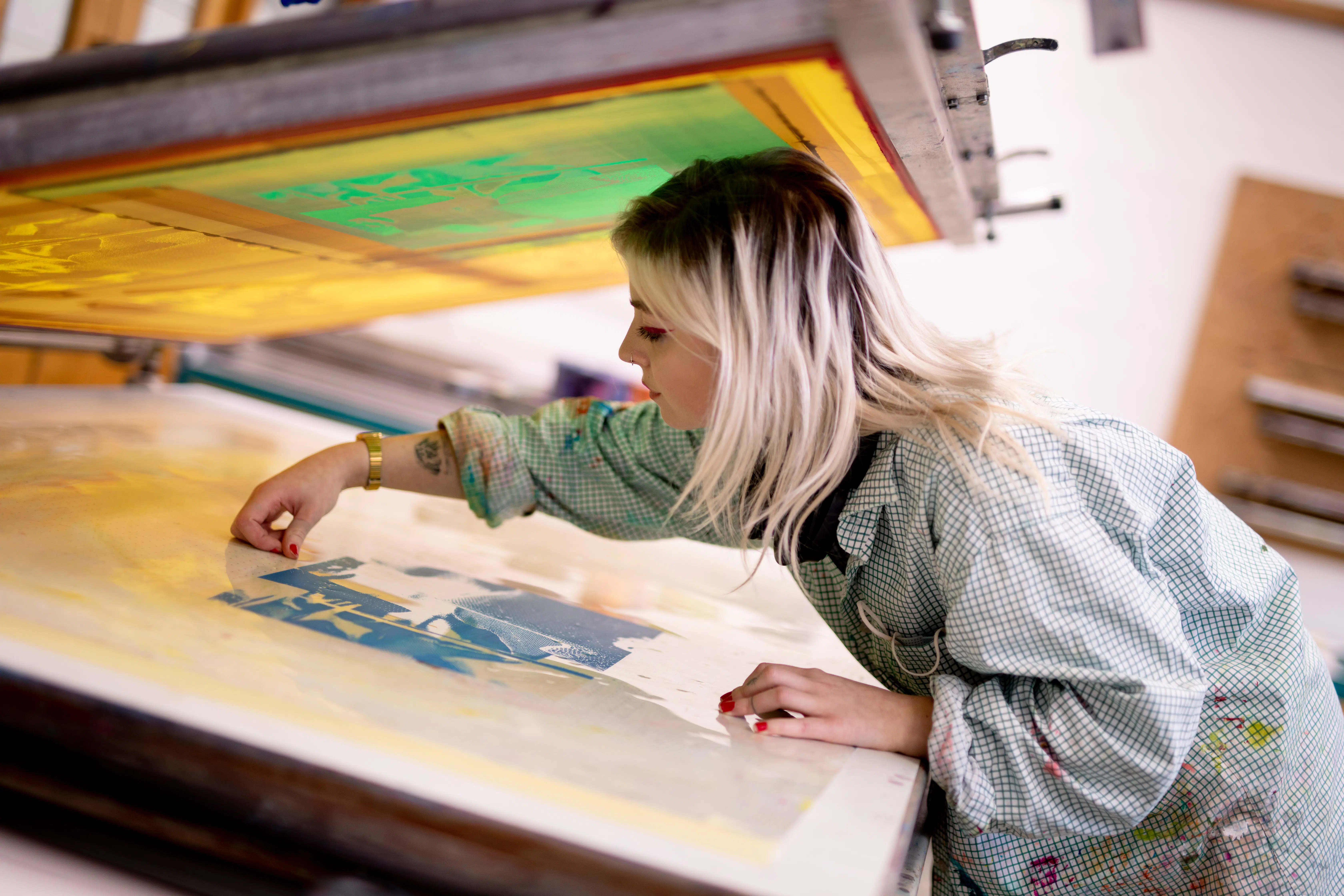 318908