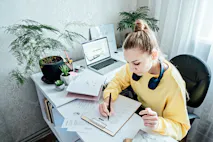 How to Write a Good College Essay in 2026